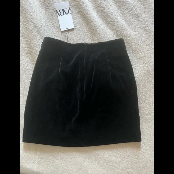 Nwt Zara black velvet high waisted mini ruched skirt XS - Picture 5 of 7